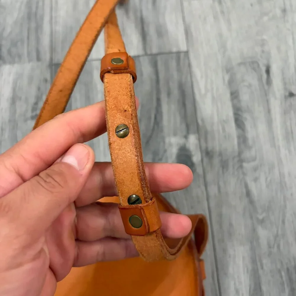 Sara Barner Cognac Leather Round Crossbody Zip Bag - Picture 4 of 8